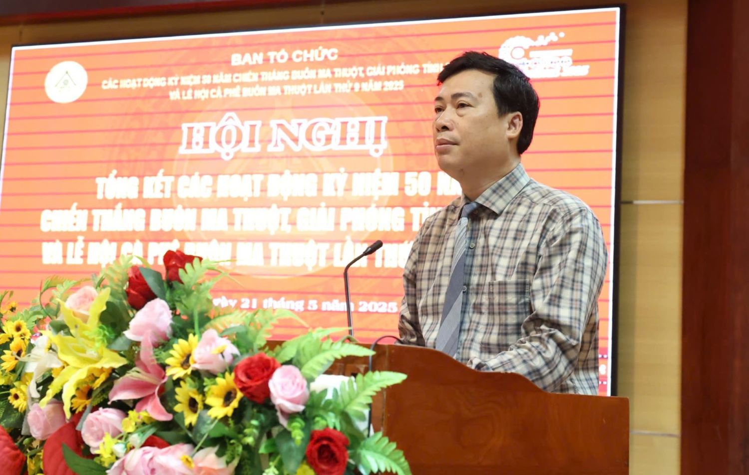 Đồng chí Trần Hồng Tiến – Giám đốc Sở Văn hóa, Thể thao và Du lịch thông tin tại hội nghị.